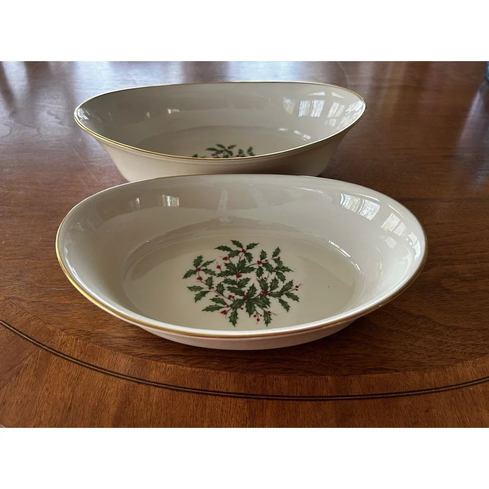 Lenox‎  Holiday Holly Berry Oval 10 1/4